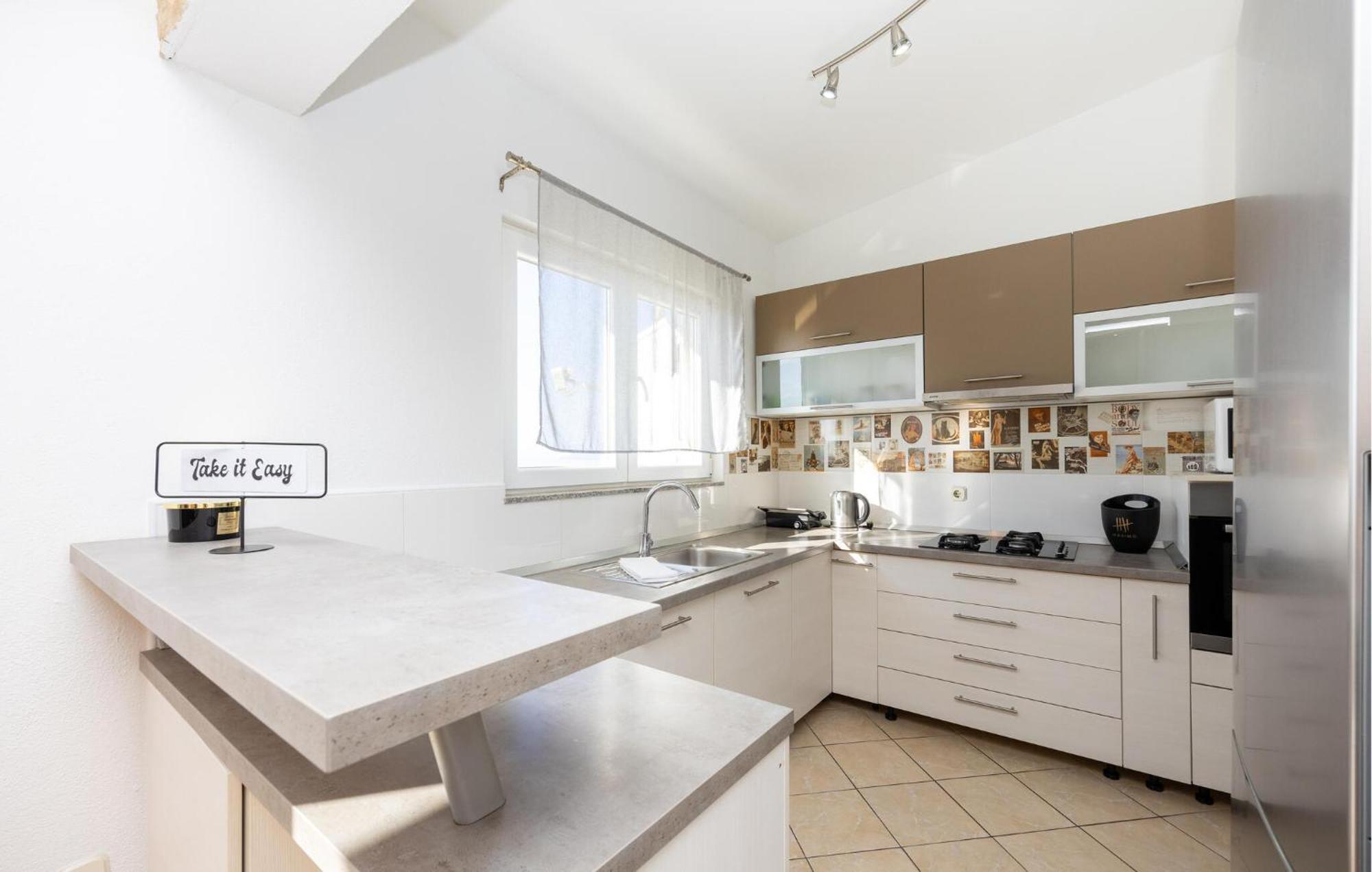 Stunning Apartment In Makarska Ngoại thất bức ảnh