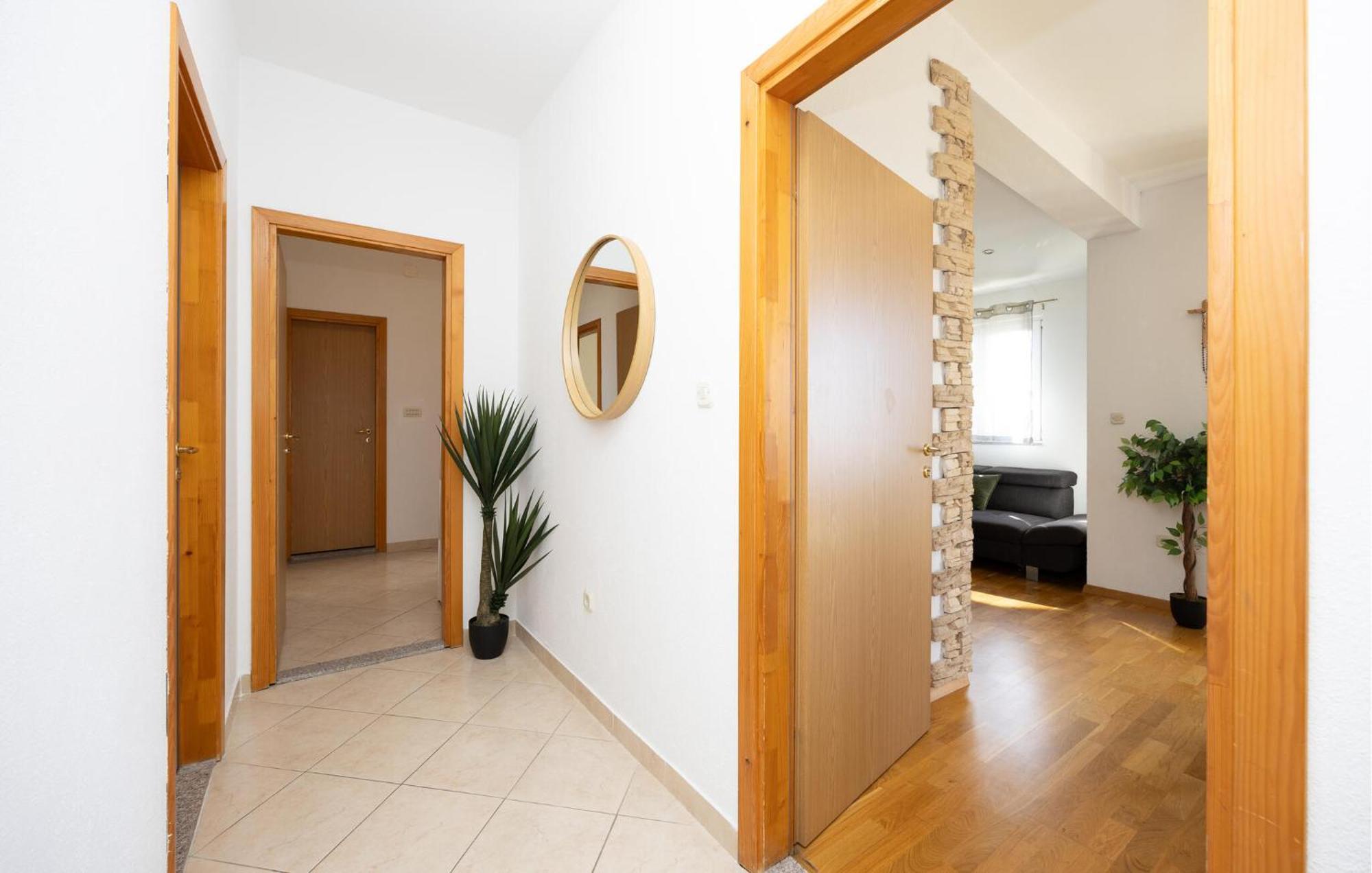 Stunning Apartment In Makarska Ngoại thất bức ảnh