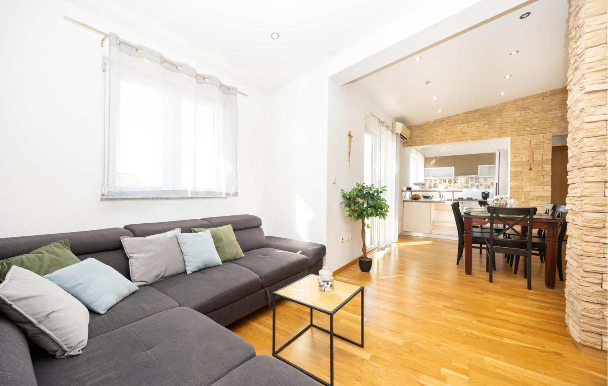 Stunning Apartment In Makarska Ngoại thất bức ảnh